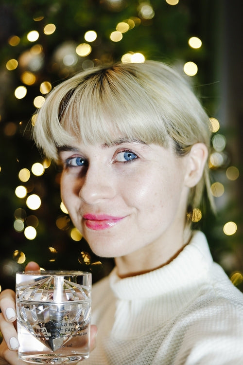 Regenerierende Gesichtscreme zur Faltenbehandlung – Lifting und Festigung