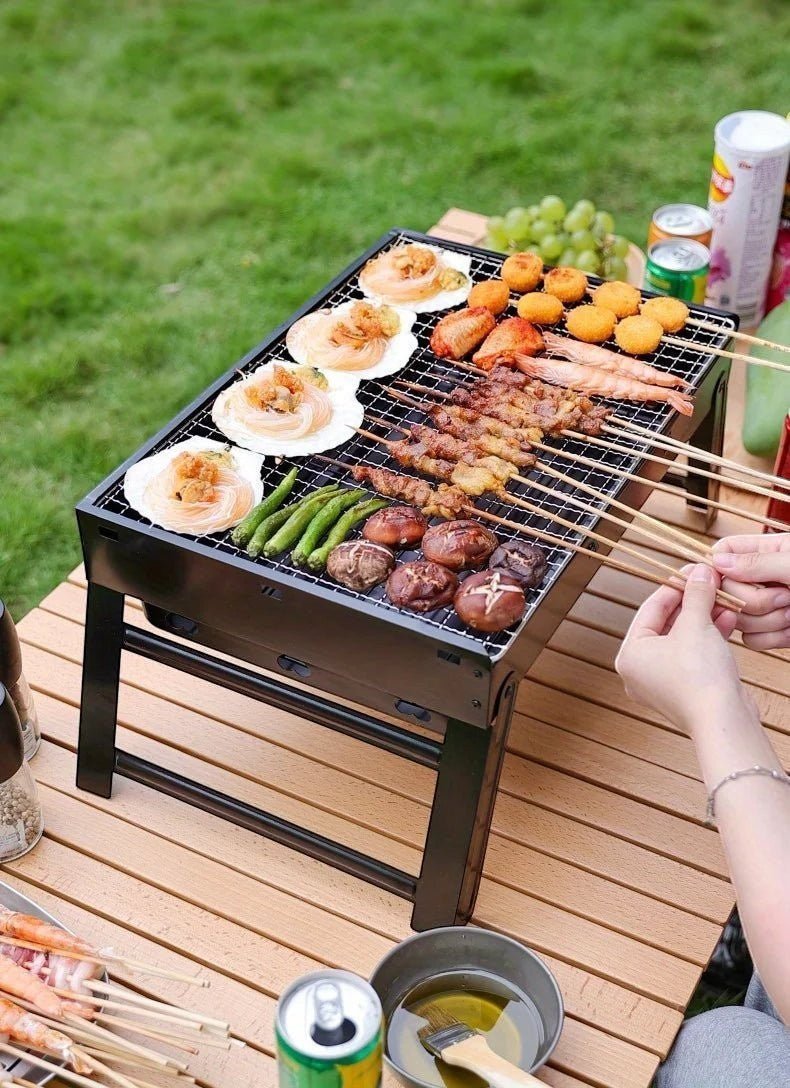 Portable Barbecue Stove with Foldable Barbecue Rack, Smokeless Charcoal Stove Suitable for Outdoor Camping and Picnics